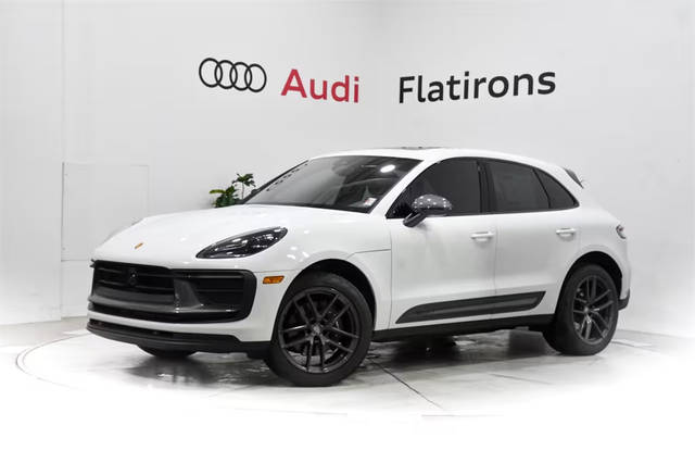 2023 Porsche Macan T AWD photo