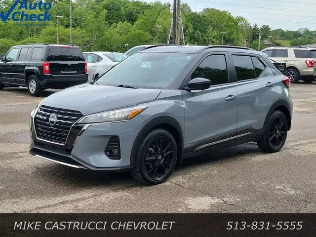2023 Nissan Kicks SR FWD photo