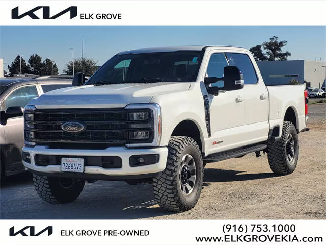 2023 Ford F-350 Super Duty LARIAT 4WD photo