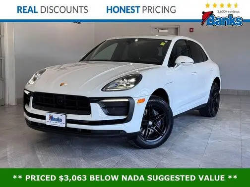 2023 Porsche Macan  AWD photo