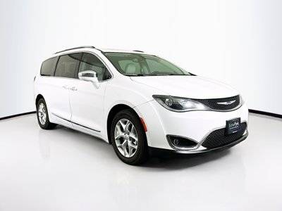 2020 Chrysler Pacifica Minivan Limited FWD photo