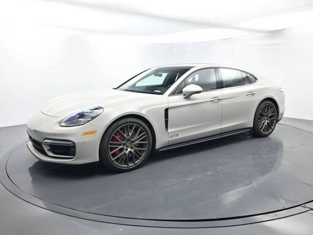 2023 Porsche Panamera GTS AWD photo