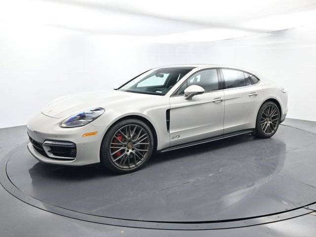 2023 Porsche Panamera GTS AWD photo