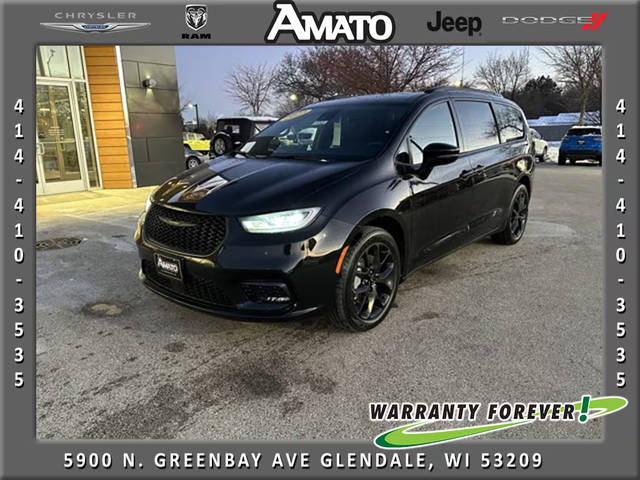 2023 Chrysler Pacifica Minivan Limited AWD photo