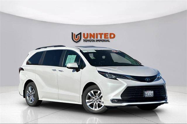 2023 Toyota Sienna XLE FWD photo