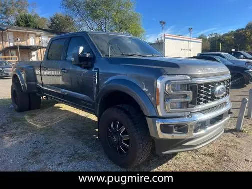 2023 Ford F-450 Super Duty LARIAT 4WD photo