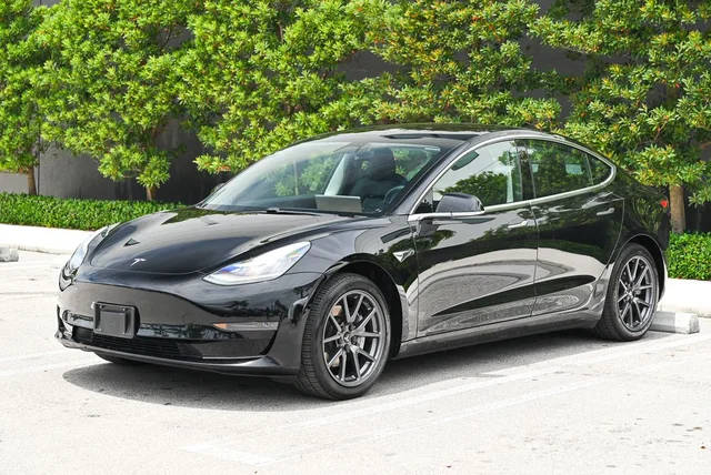 2020 Tesla Model 3 Standard Range Plus RWD photo