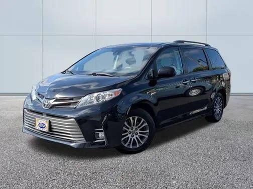 2020 Toyota Sienna XLE FWD photo