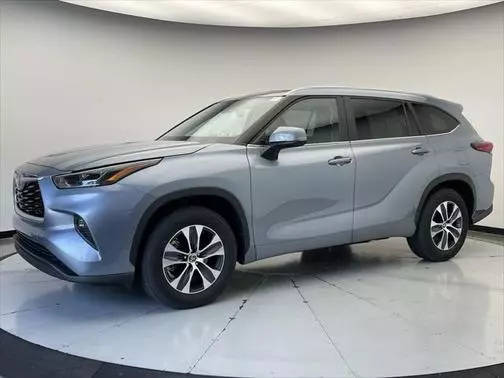 2023 Toyota Highlander XLE FWD photo