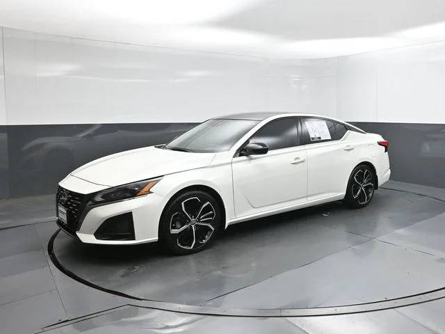 2023 Nissan Altima 2.5 SR FWD photo