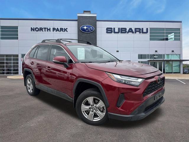 2022 Toyota RAV4 XLE FWD photo