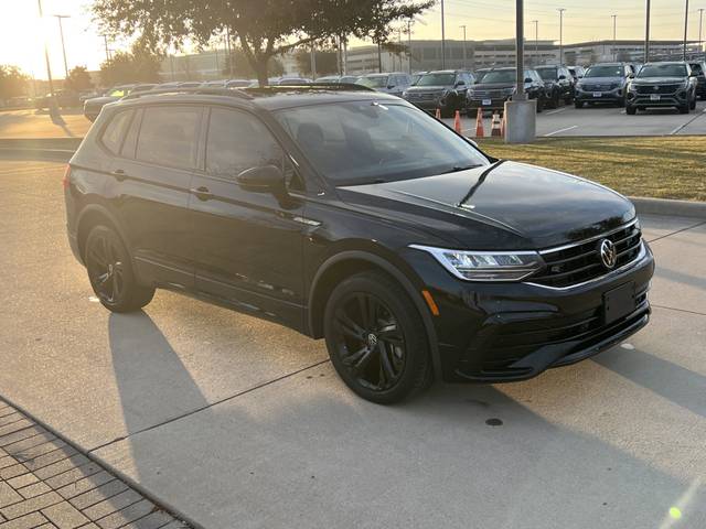 2023 Volkswagen Tiguan SE R-Line Black FWD photo