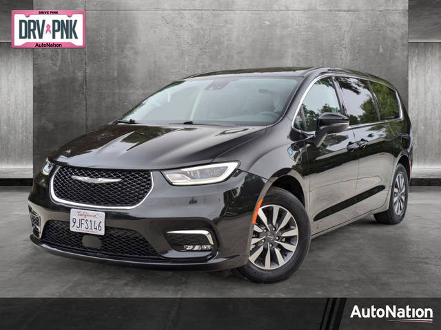 2022 Chrysler Pacifica Minivan Hybrid Touring L FWD photo