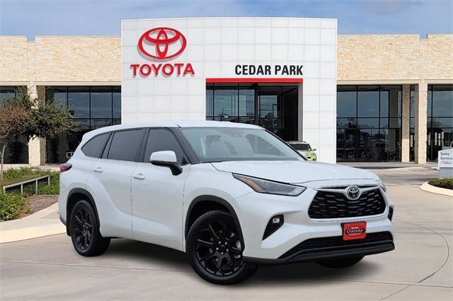 2023 Toyota Highlander LE FWD photo