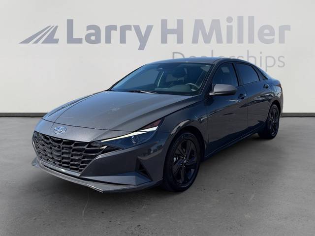 2023 Hyundai Elantra SEL FWD photo
