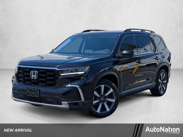 2023 Honda Pilot Touring FWD photo