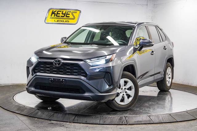 2023 Toyota RAV4 LE FWD photo