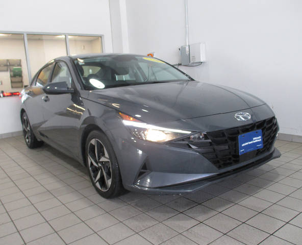 2023 Hyundai Elantra SEL FWD photo