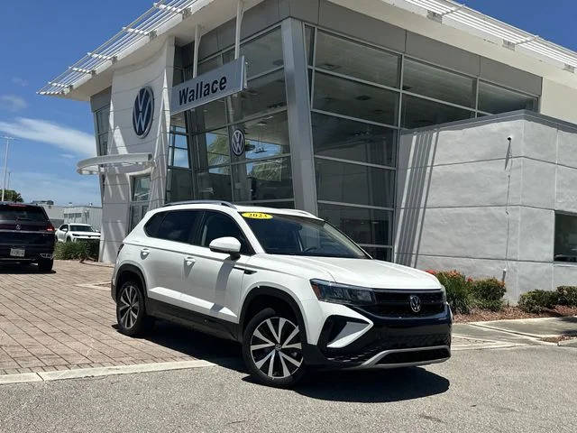 2023 Volkswagen Taos SE FWD photo
