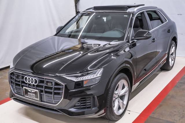 2023 Audi Q8 Premium AWD photo