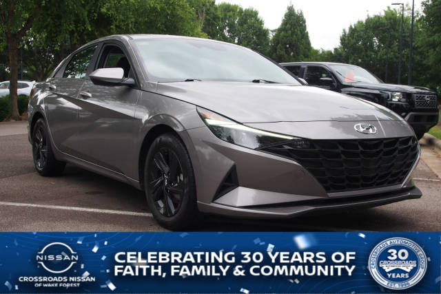 2023 Hyundai Elantra SEL FWD photo