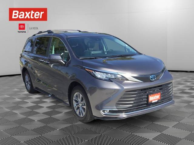 2023 Toyota Sienna XLE FWD photo