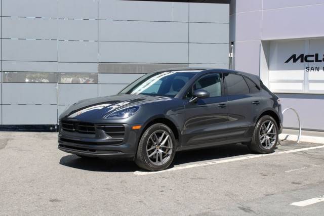 2023 Porsche Macan AWD photo