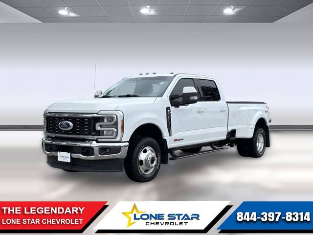 2023 Ford F-350 Super Duty LARIAT 4WD photo