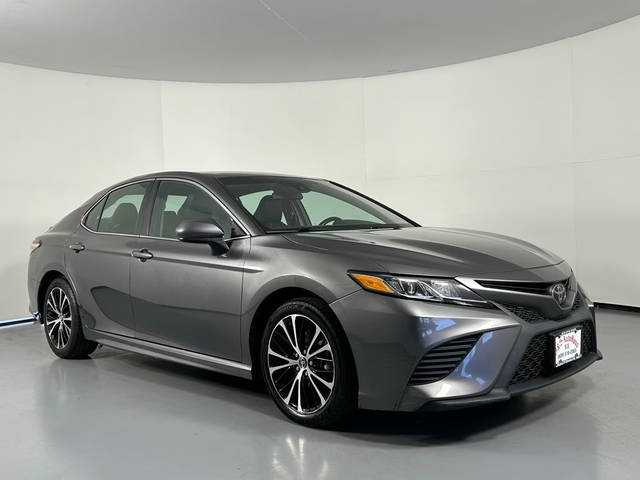 2020 Toyota Camry SE Nightshade FWD photo