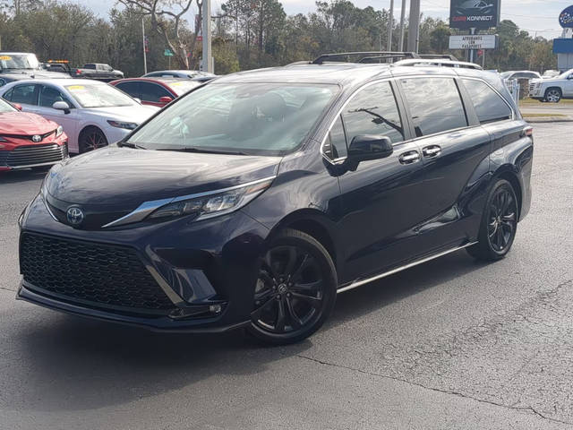 2023 Toyota Sienna XSE FWD photo