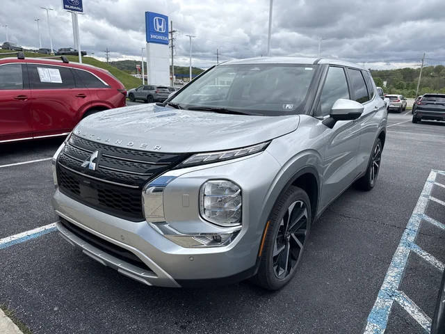 2023 Mitsubishi Outlander SE AWD photo