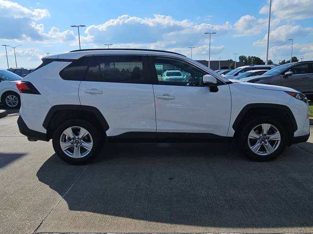 2021 Toyota RAV4 XLE FWD photo