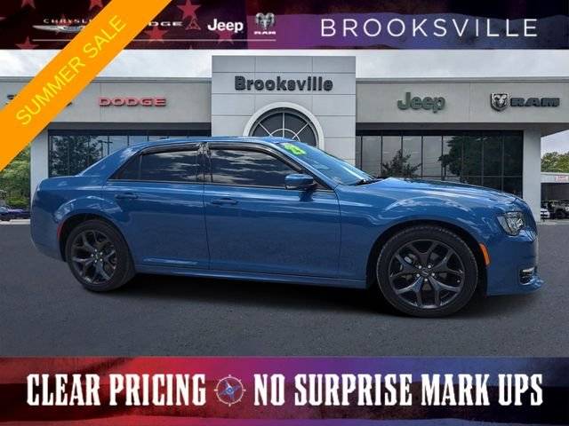 2023 Chrysler 300 Touring L RWD photo