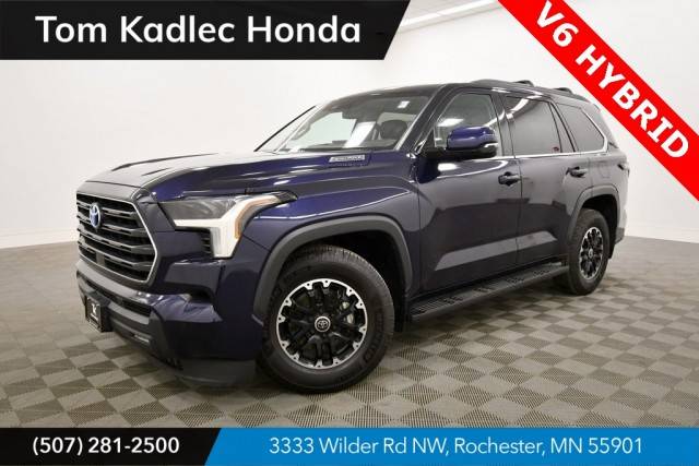 2023 Toyota Sequoia SR5 4WD photo