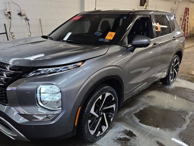 2023 Mitsubishi Outlander SE AWD photo