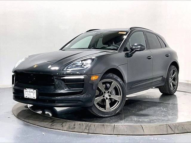 2023 Porsche Macan  AWD photo