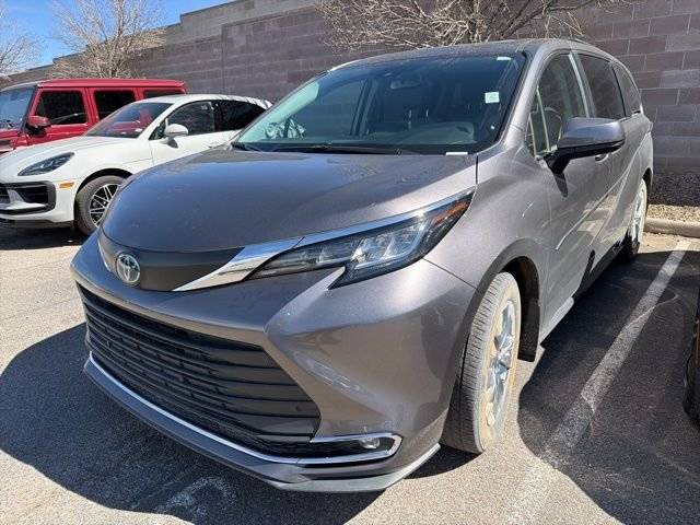 2023 Toyota Sienna XLE FWD photo