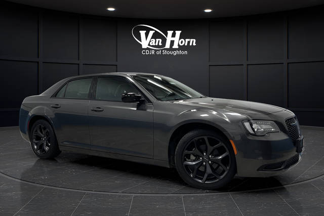2023 Chrysler 300 Touring RWD photo
