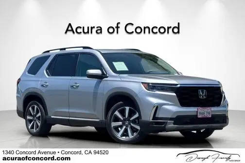 2023 Honda Pilot Touring FWD photo