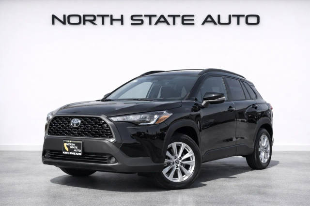 2023 Toyota Corolla Cross LE AWD photo