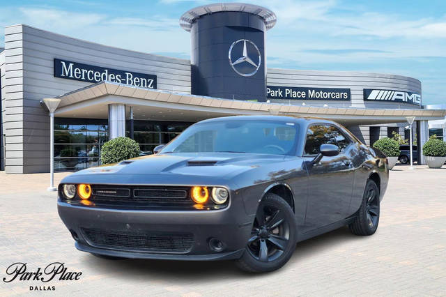 2017 Dodge Challenger SXT RWD photo