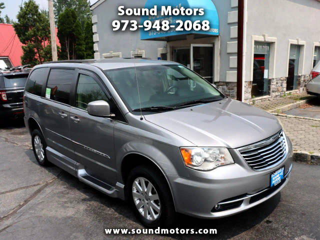 2015 Chrysler Town and Country Touring FWD photo