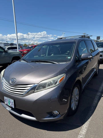 2015 Toyota Sienna Ltd Premium AWD photo