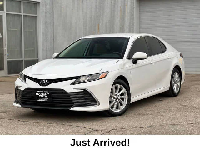 2023 Toyota Camry LE FWD photo
