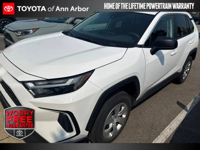 2023 Toyota RAV4 LE FWD photo