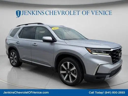 2023 Honda Pilot Touring FWD photo