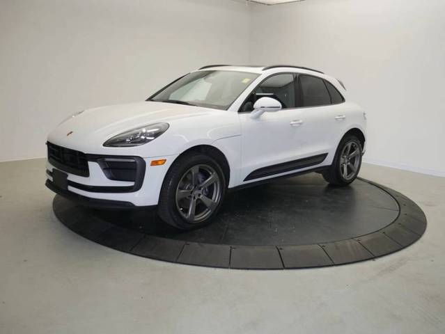 2023 Porsche Macan  AWD photo