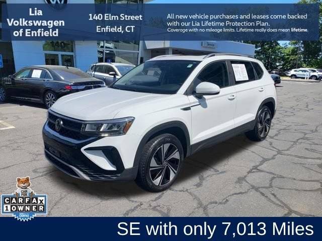 2023 Volkswagen Taos SE AWD photo