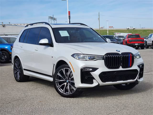 2022 BMW X7 M50i AWD photo