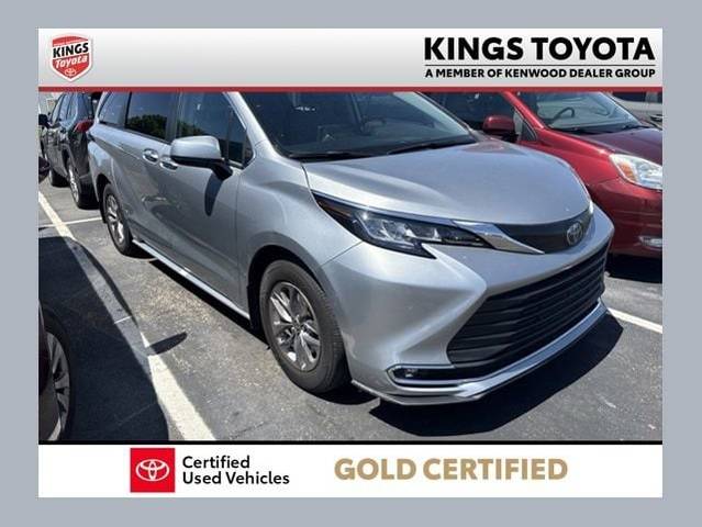 2023 Toyota Sienna XLE FWD photo